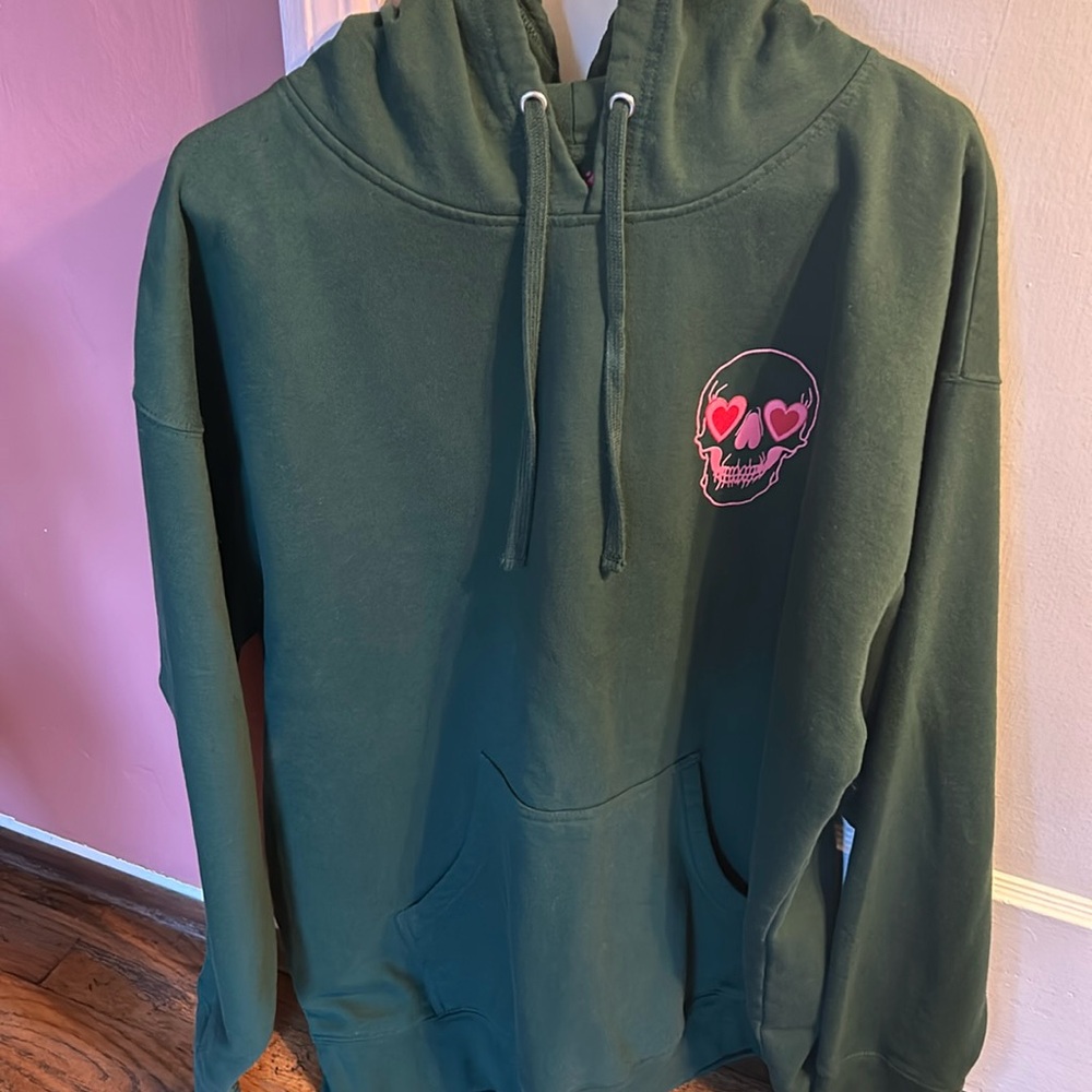 Super cute green and pink lined hoodie with “Stay Spooky” design. NWOT. Size XXL